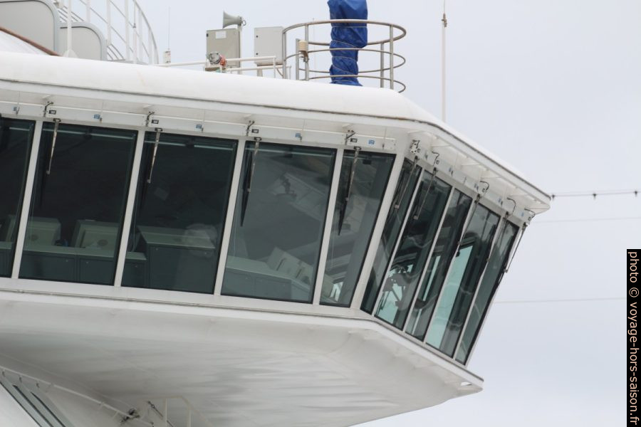 Excroissance avant de la passerelle de navigation du P&O Britannia. Photo © André M. Winter