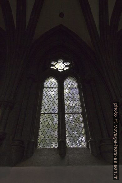 Vitrail gothique du chœur de la cathédrale de Stavanger. Photo © André M. Winter