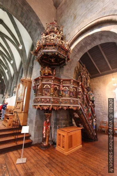 Chaire polychrome de la cathédrale de Stavanger. Photo © André M. Winter