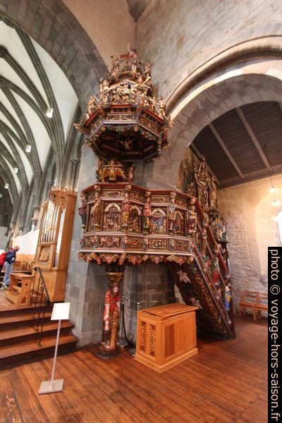 Chaire polychrome de la cathédrale de Stavanger. Photo © André M. Winter
