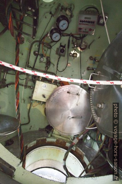 Intérieur d'un petit sous-marin de service. Photo © André M. Winter