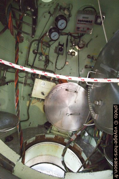 Intérieur d'un petit sous-marin de service. Photo © André M. Winter