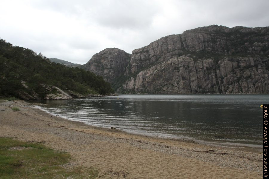 Ytre Dørviga et le Lysefjord. Photo © Alex Medwedeff