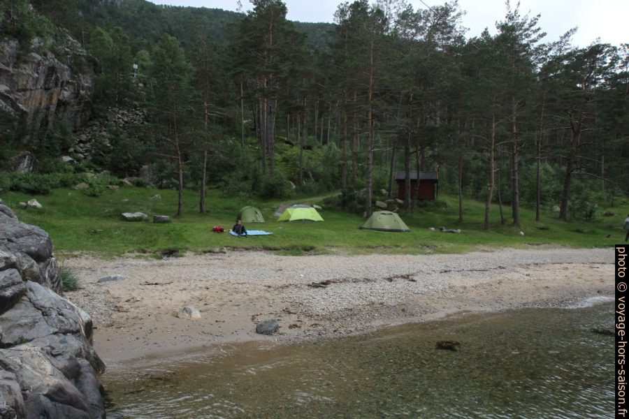 Nos tentes dans la Ytre Dørviga. Photo © Alex Medwedeff