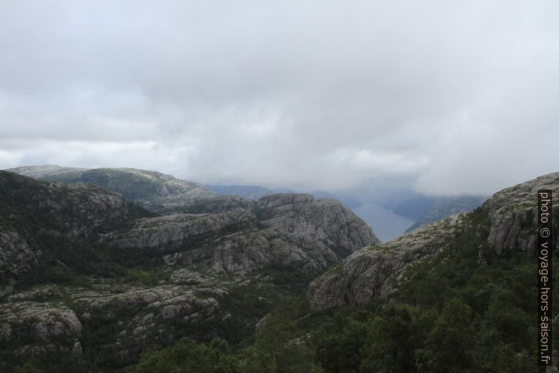 Vue de Hengjane sur le Lysefjord. Photo © Alex Medwedeff