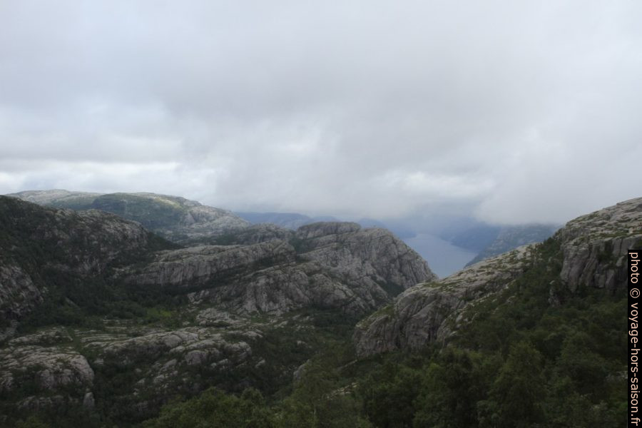 Vue de Hengjane sur le Lysefjord. Photo © Alex Medwedeff