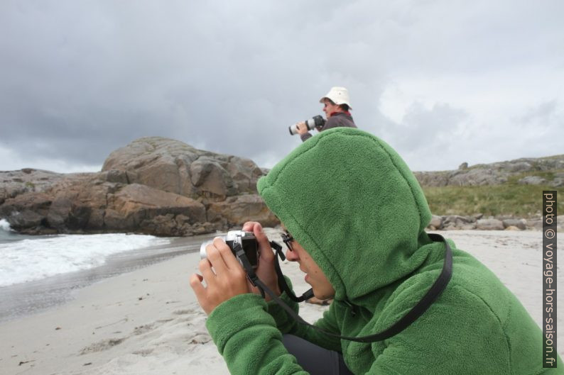 Nicolas et André photographient. Photo © Alex Medwedeff