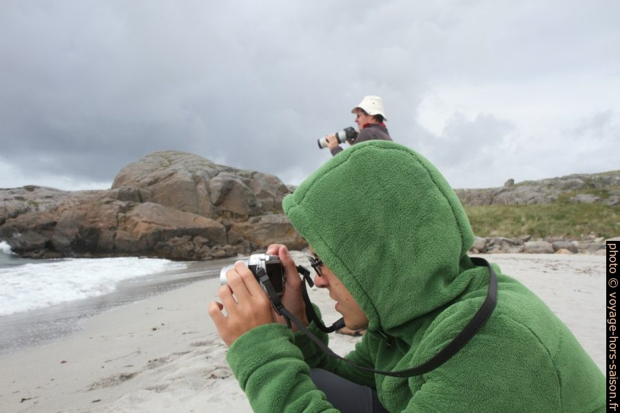 Nicolas et André photographient. Photo © Alex Medwedeff