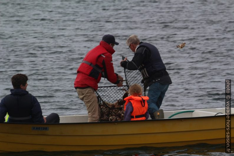 Pêche au crabe dans le port de Syresjøen. Photo © André M. Winter