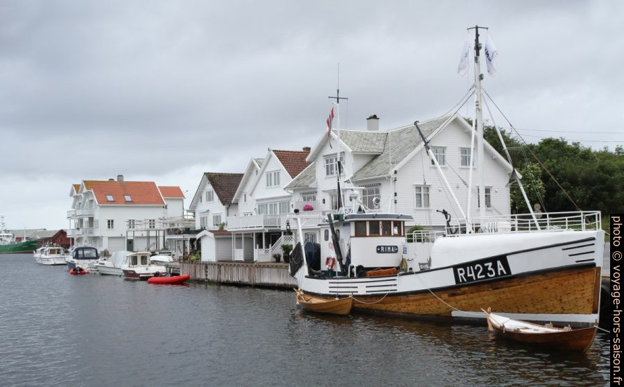 Bateau de pêche en bois Rima 1 R423A à Åkrehamn. Photo © Alex Medwedeff