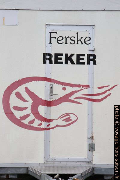 Stand d'un vendeur de crevettes fraîches (Ferske Reker). Photo © Alex Medwedeff