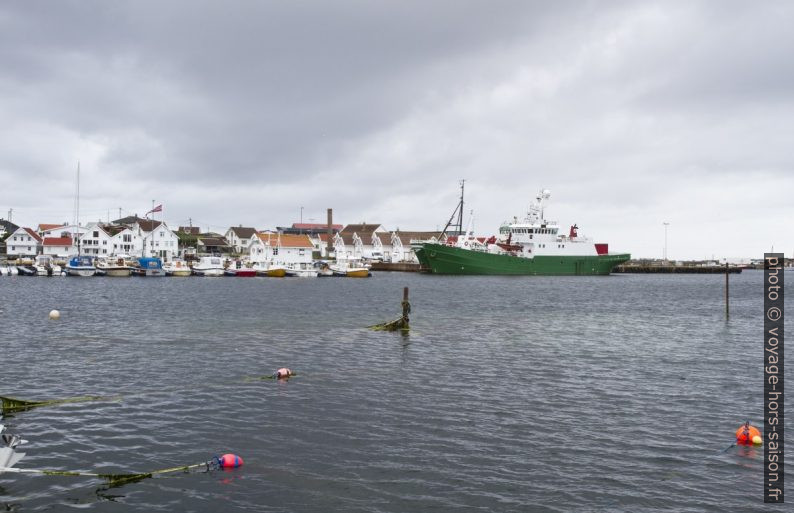 Bassin principal du port de Åkrehamn. Photo © Alex Medwedeff