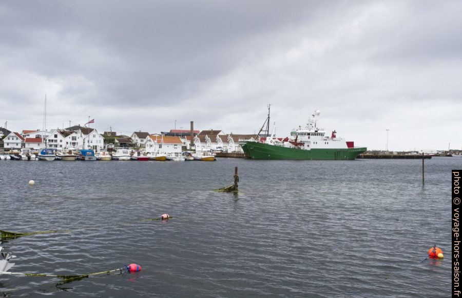 Bassin principal du port de Åkrehamn. Photo © Alex Medwedeff