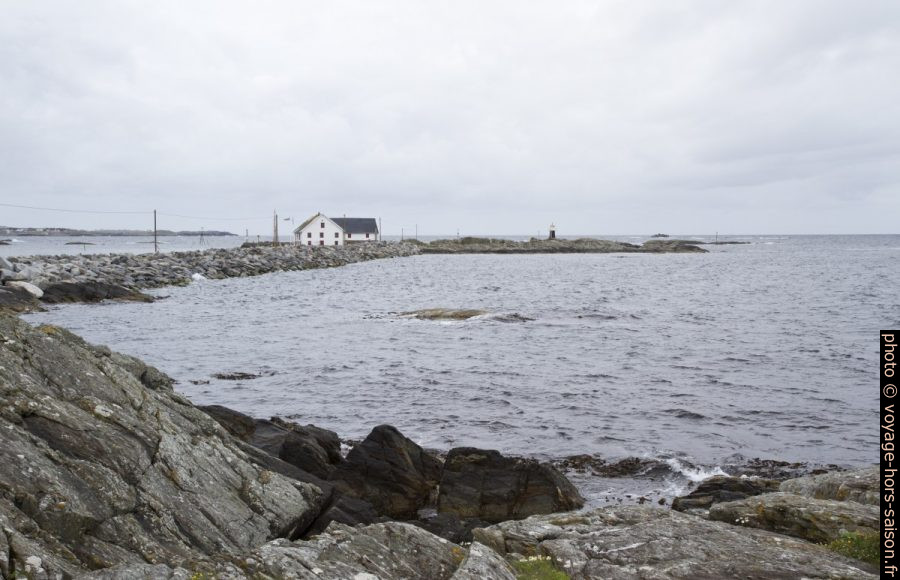 Jetée entre Varholmen et Mortholmen. Photo © Alex Medwedeff