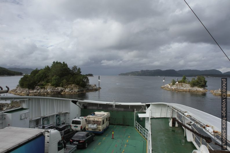 Sur le ferry Raunefjord après l'embarquement à Sandvikvåg. Photo © Alex Medwedeff
