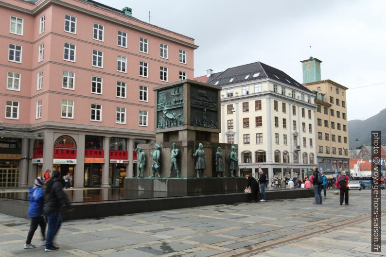 Sjøfartsmonumentet à Bergen. Photo © André M. Winter