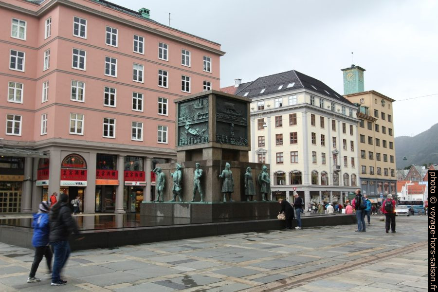 Sjøfartsmonumentet à Bergen. Photo © André M. Winter