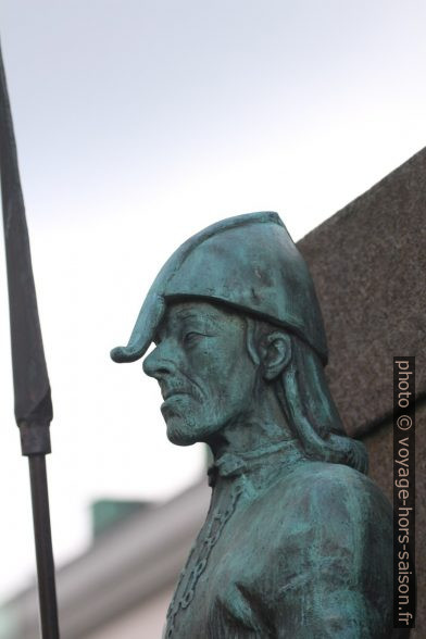 Détail du monument des marins de Bergen. Photo © André M. Winter