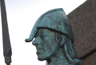 Détail du monument des marins de Bergen. Photo © André M. Winter