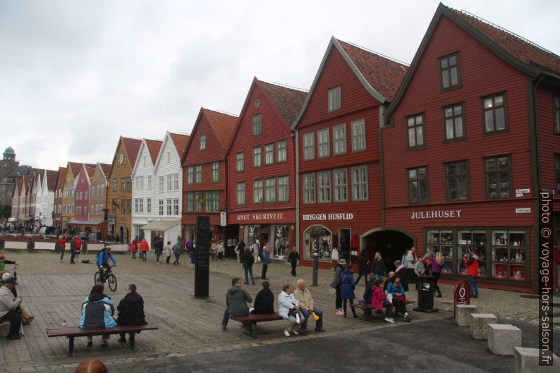 Une partie des façades de Bryggen à Bergen. Photo © André M. Winter