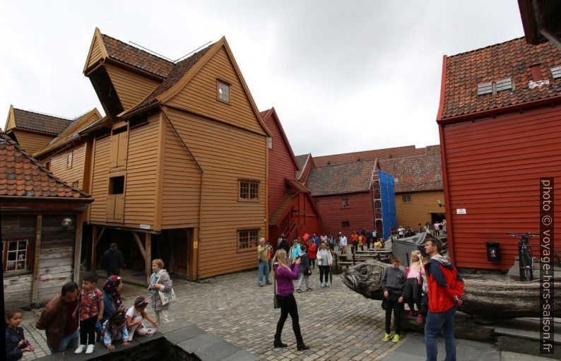 Place Bryggestredet dans le quartier de Bryggen. Photo © André M. Winter