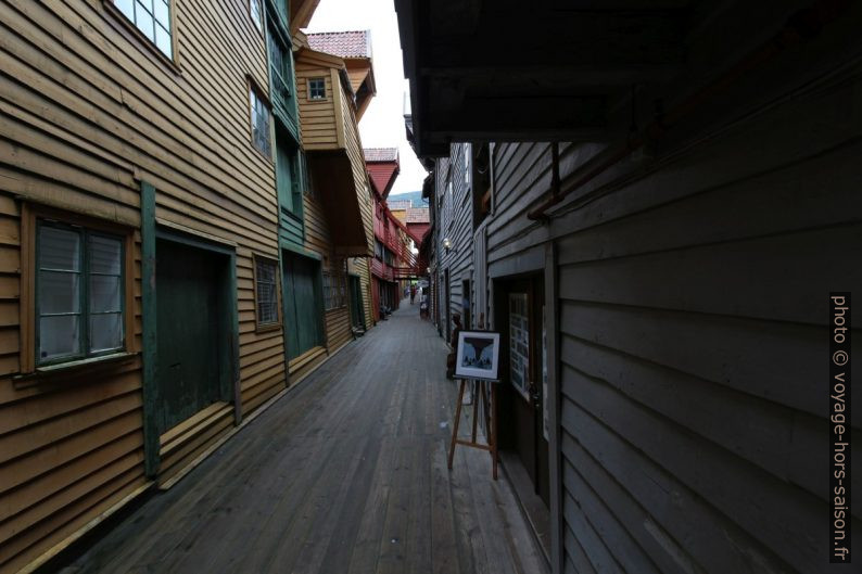 Ruelle Bredsgården dans le quartier de Bryggen. Photo © André M. Winter