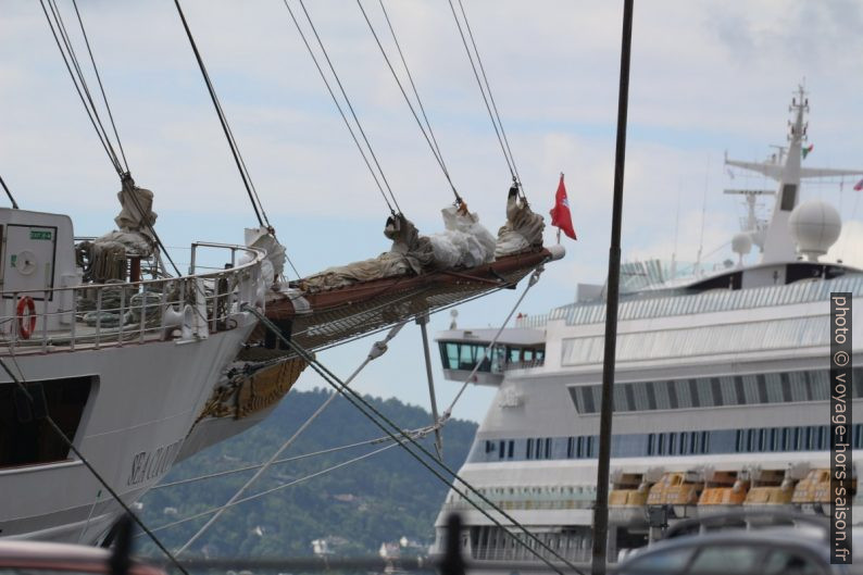 Bout-dehors du voilier de croisière Sea Cloud II. Photo © André M. Winter