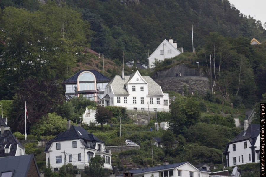 Maisons sur les hauteurs de Bergen. Photo © Alex Medwedeff