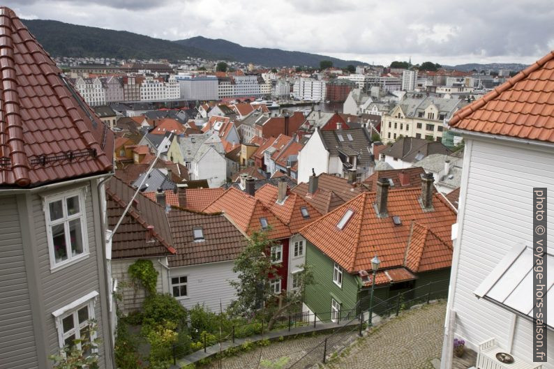 Vue des quartiers sous Fløyen sur Vågen. Photo © Alex Medwedeff