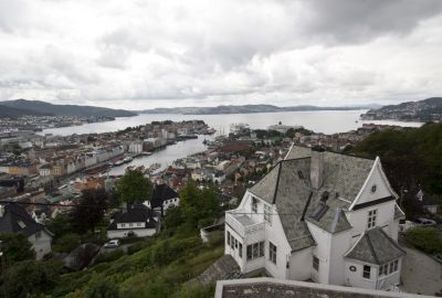 Bergen vu de sous Fløyen. Photo © André M. Winter