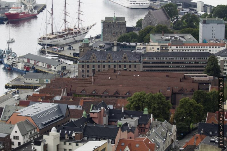 Toits du quartier de Bryggen vus du haut. Photo © André M. Winter