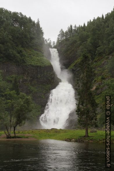 La cascade Huldrefossen. Photo © Alex Medwedeff