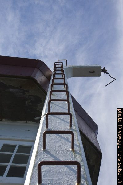 Pilier avec escalier en forme de potence près du phare de Skongsneset. Photo © Alex Medwedeff