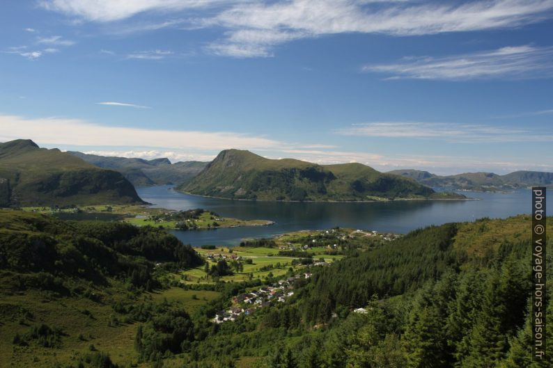 Selje et l'île Barmøya. Photo © Alex Medwedeff