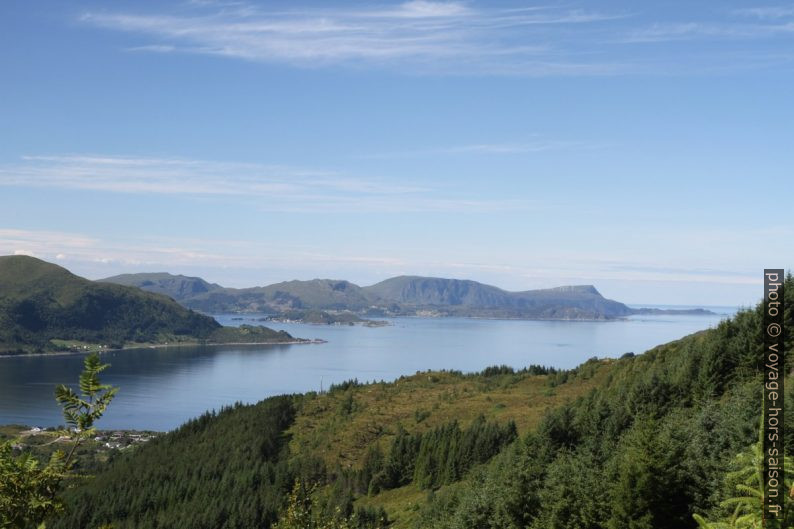 Røysetfjorden, Silda, Vågsøy et Sildagapet. Photo © Alex Medwedeff