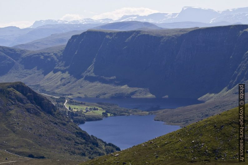 Dalsbøen et les lacs Dalsbøvatnet et Sætrevatnet. Photo © André M. Winter