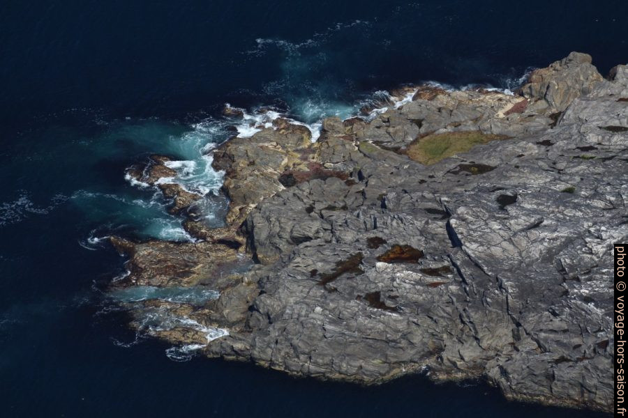 Côte rocheuse du Frøyaneset. Photo © André M. Winter