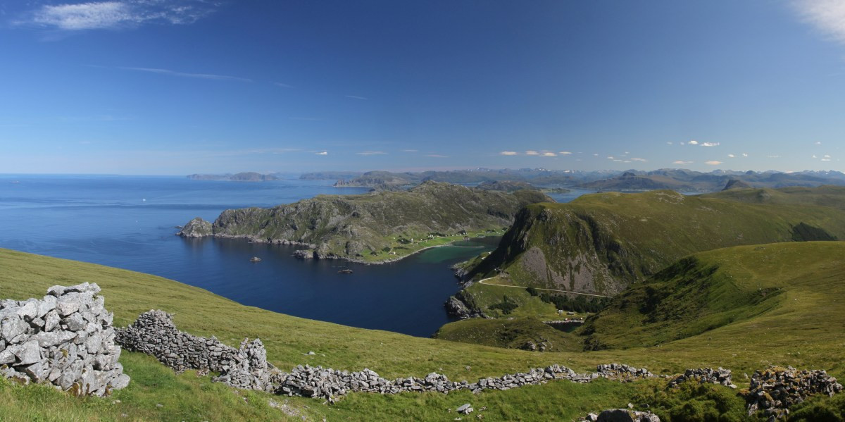 Molvika et Honningsvåg. Photo © Alex Medwedeff