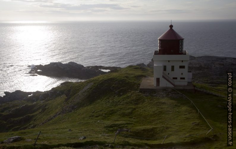 Le phare de Runde vu le soir. Photo © Alex Medwedeff