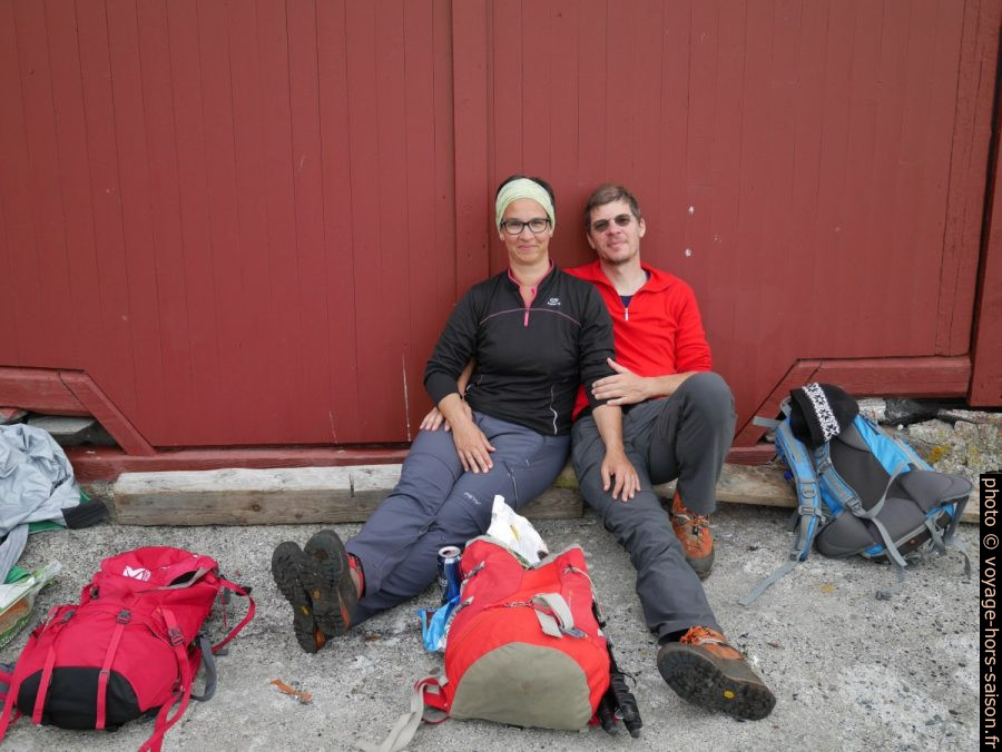 Alex et André lors d'une pause sur l'île de Runde. Photo © Nicolas Medwedeff
