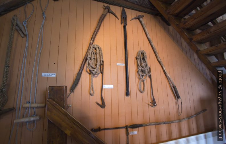 Outils pour la chasse aux phoques et aux baleines. Photo © André M. Winter