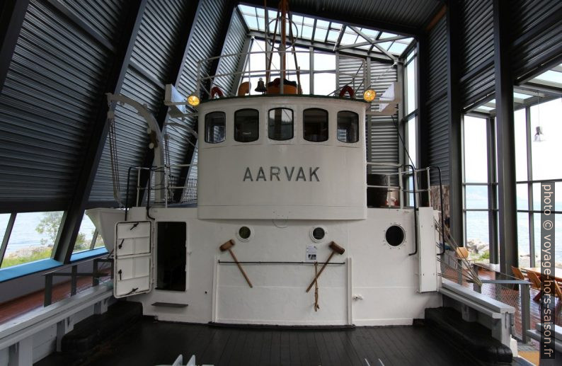 Timonerie du navire polaire Aarvak vue du pont. Photo © André M. Winter