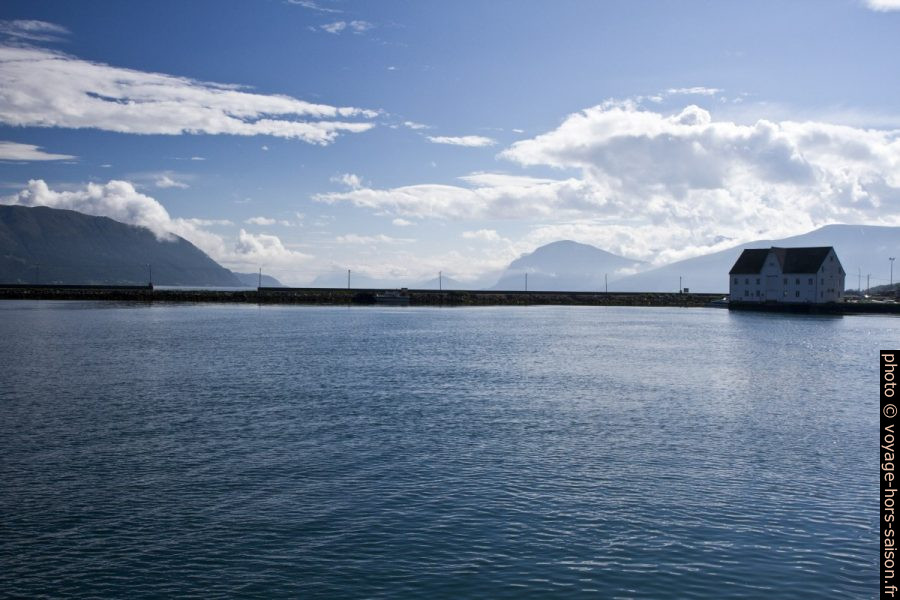 Jetée sud du port de Hareid. Photo © Alex Medwedeff