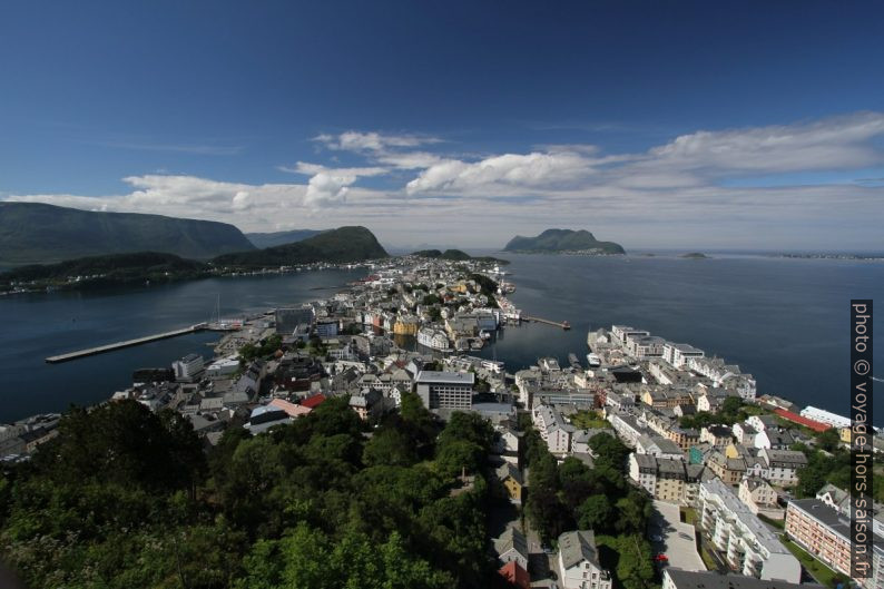 Vue sur Ålesund. Photo © Alex Medwedeff