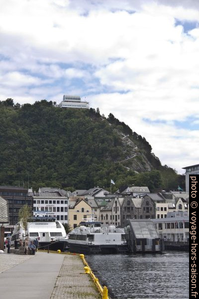 Restaurant et escalier Fjellstua au dessus de Ålesund. Photo © André M. Winter