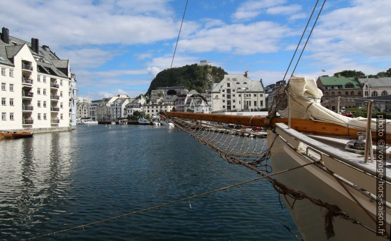 Beaupré sur la proue du ketch Wyvern af Ålesund. Photo © André M. Winter