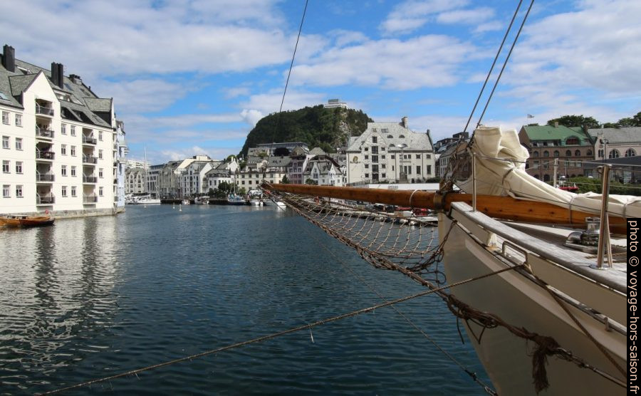 Beaupré sur la proue du ketch Wyvern af Ålesund. Photo © André M. Winter