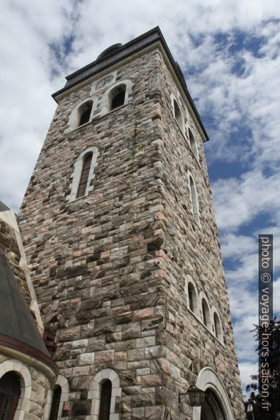 Clocher massif de l'église de Ålesund. Photo © Alex Medwedeff