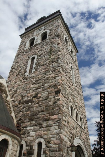 Clocher massif de l'église de Ålesund. Photo © Alex Medwedeff