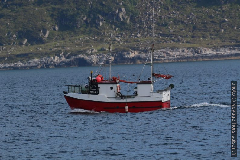 Petit bateau de pêche. Photo © André M. Winter